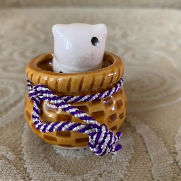 Japanese Lucky Cat in Basket Figurine - Picture 3 of 5